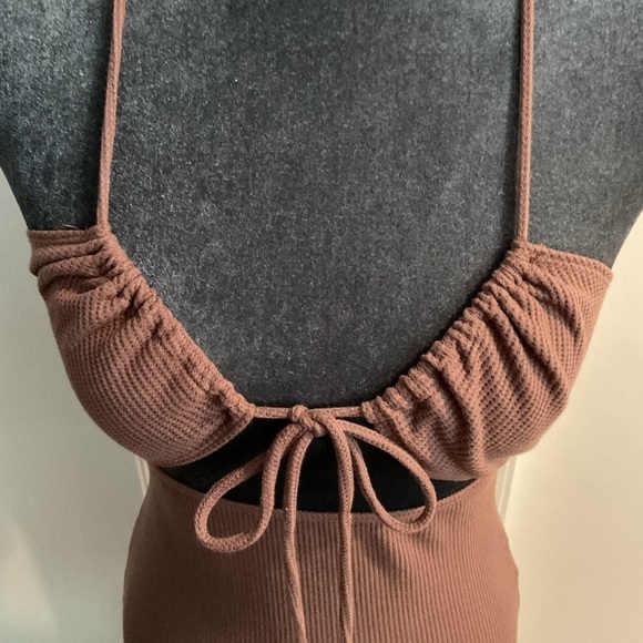 🖤 Brown Ribbed Mini Twist Front Halter Dress - Picture 5 of 7